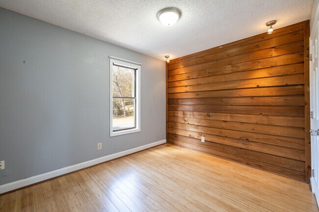 Building Photo - 219 Patane