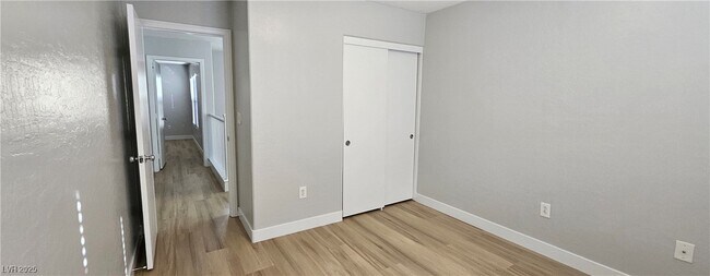 Building Photo - 395 Kensington Palace Ave