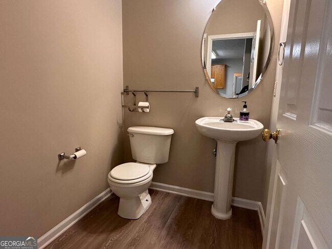 Building Photo - 305 Hulan Way