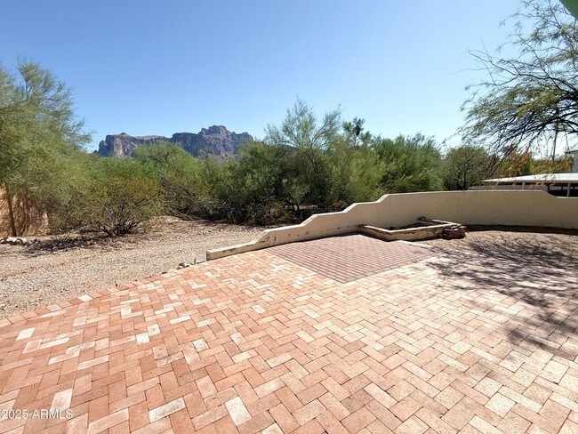 Building Photo - 867 N Arroya Rd
