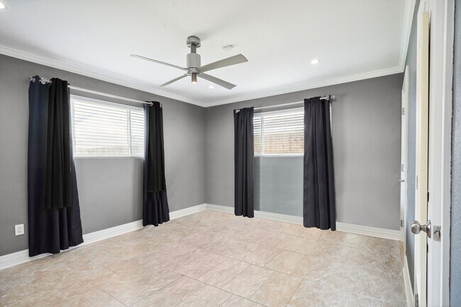 Building Photo - 6752 Fleur De Lis Dr