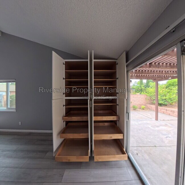 Building Photo - 5025 Pearblossom Dr