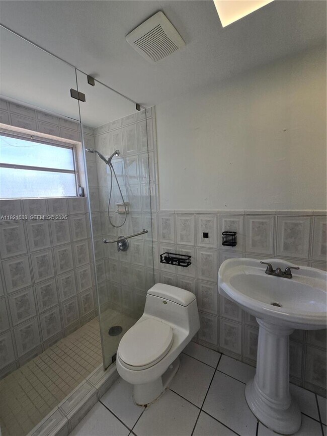 Building Photo - 8105 SW 17th Terrace