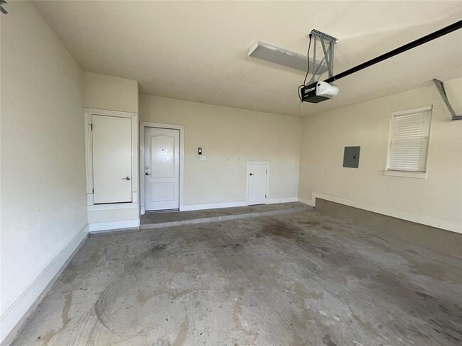 Building Photo - 6715 Windrift Way