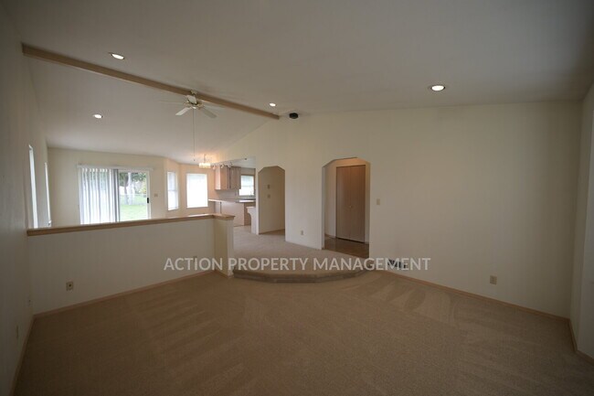 Building Photo - 3 bed 2 bath in a country setting