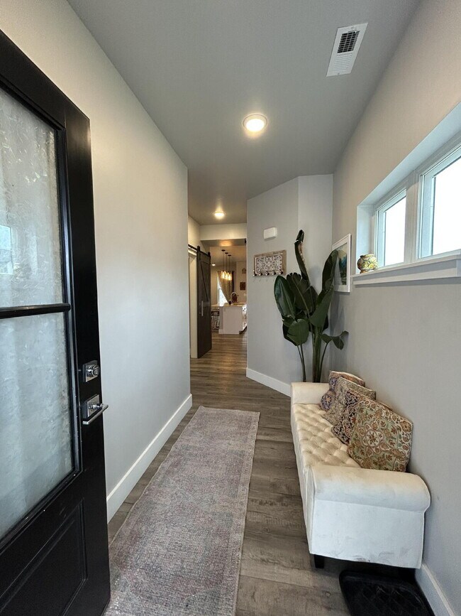 Building Photo - Beautiful Fully Furnished 3 Bed, 2.5 Bath Townhouse on Corner Lot