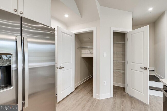 Building Photo - 14055 Sunrise Valley Dr