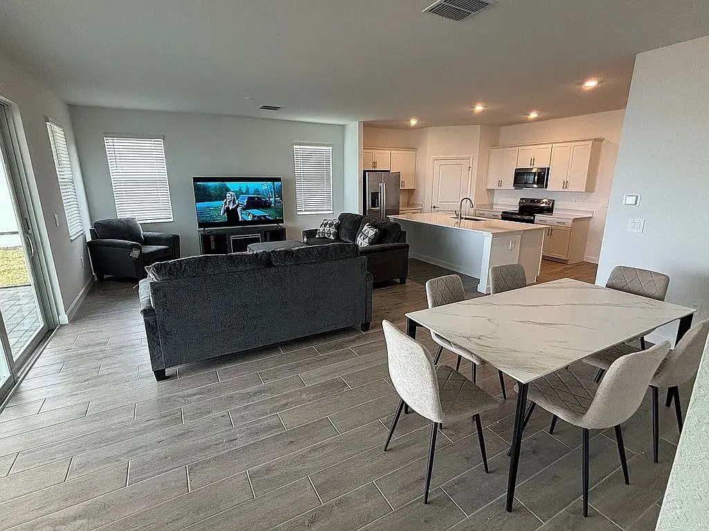 Building Photo - 8256 Shore Lake Dr