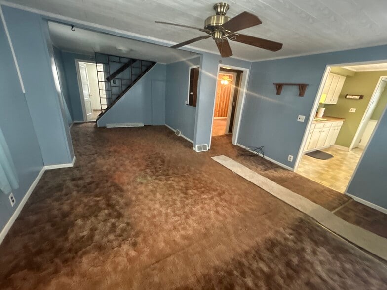 Building Photo - 195 Roland St