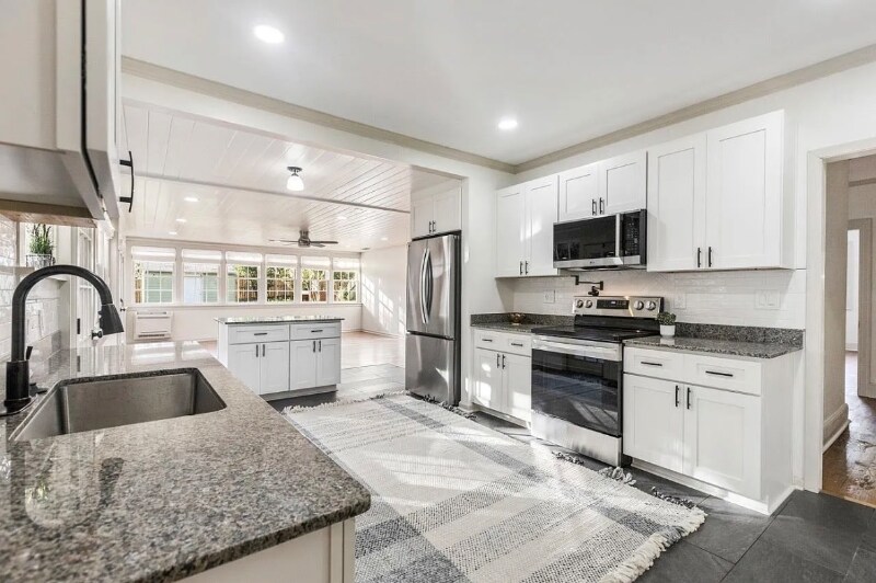 Building Photo - 2014 Golf Terrace Dr