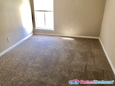 Building Photo - Gorgeous 4/3 London Townhomes community