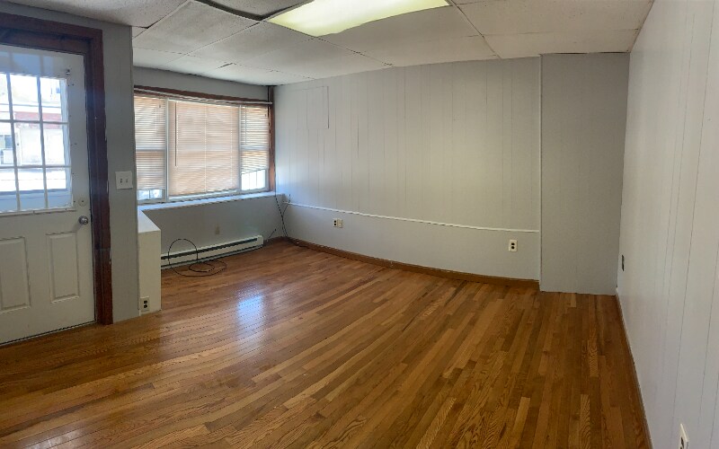 Building Photo - 3 E Main St