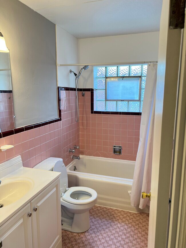 Building Photo - 7449 Delmar Blvd