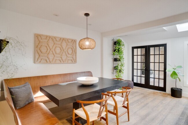 Building Photo - Exquisite 3 bedroom 2.5 bath two-story Executive Condo in Winter Park with 2-Car Garage