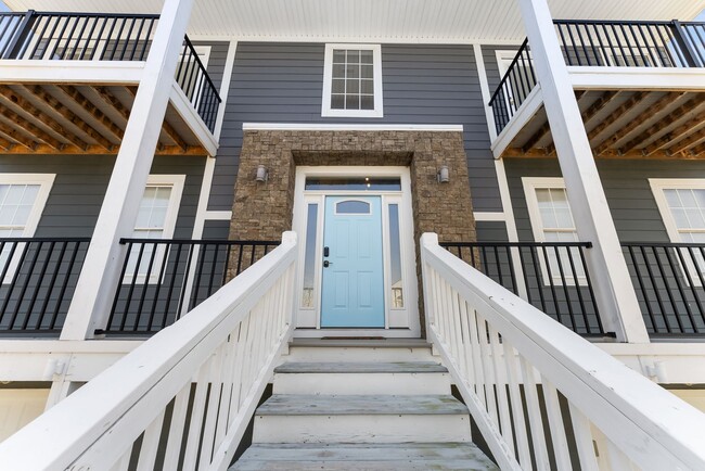 Building Photo - Grand View 115