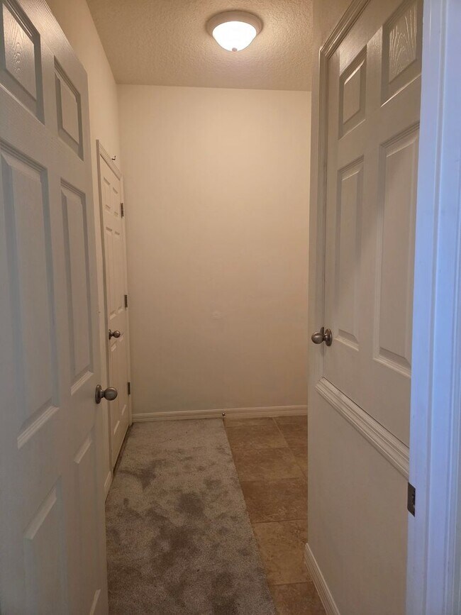 Building Photo - Pet Friendly Home in Southern Ridge