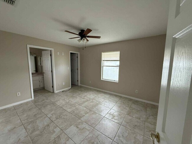 Building Photo - 17 Hemlock Radial Ct