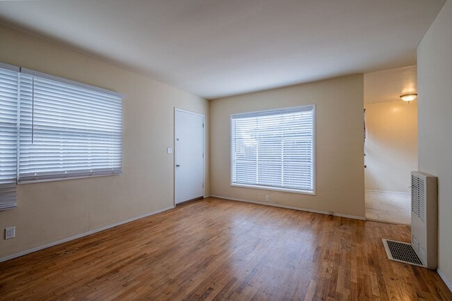 Building Photo - 1504 S Catalina Ave