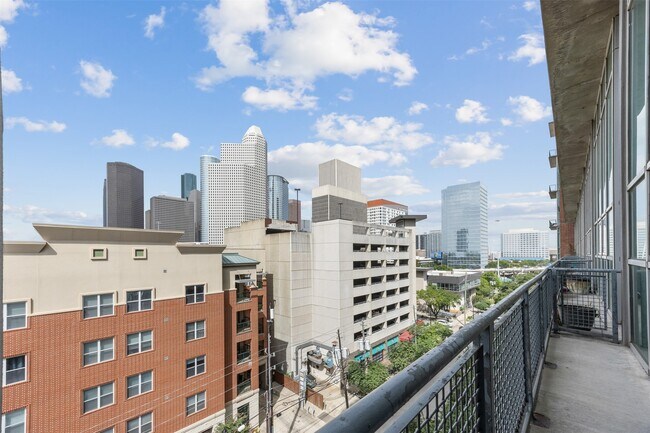 Building Photo - 2000 Bagby St