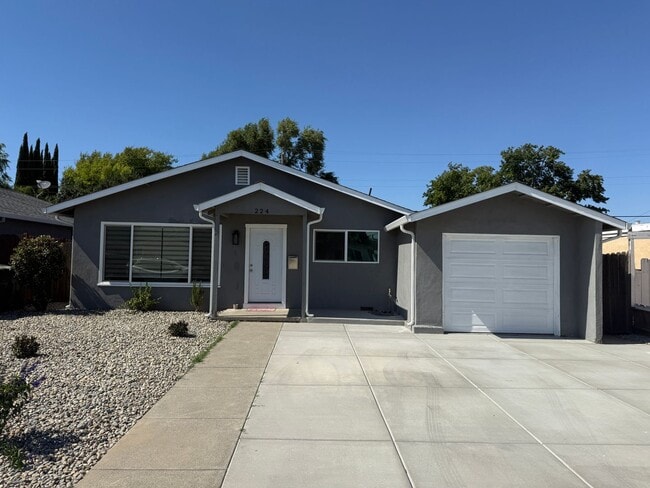 Primary Photo - Charming Home In Central Fairfield