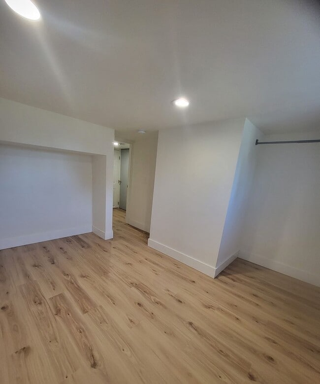 Building Photo - Khara, J - 1208 #B