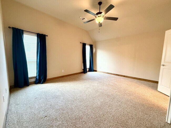 Building Photo - 706 Sedona Dr
