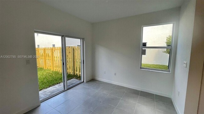 Building Photo - 1844 SE 27th Rd