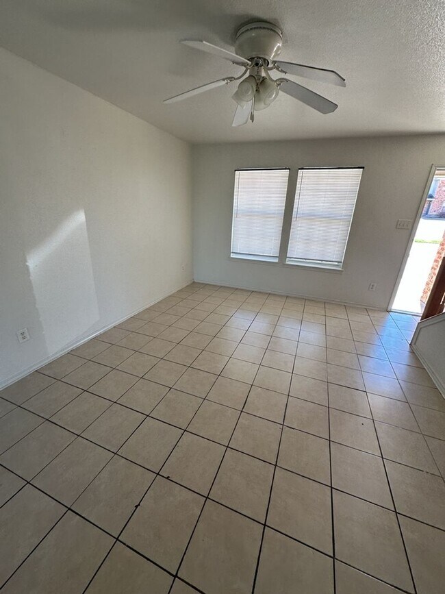 Building Photo - 3601 Malibu Ln