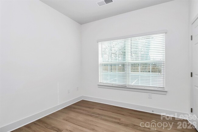 Building Photo - 3515 Markland Dr