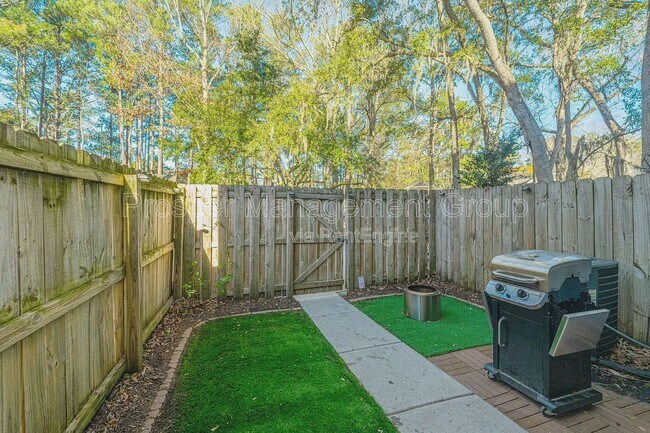 Building Photo - 2843 Sweetleaf Ln