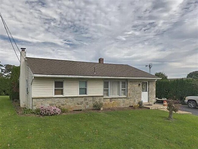 Building Photo - Top Home