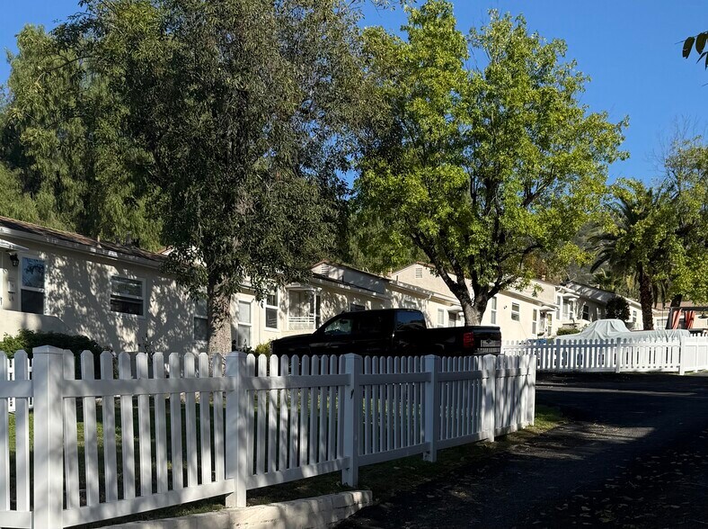 Primary Photo - 10530 Hillhaven Ave