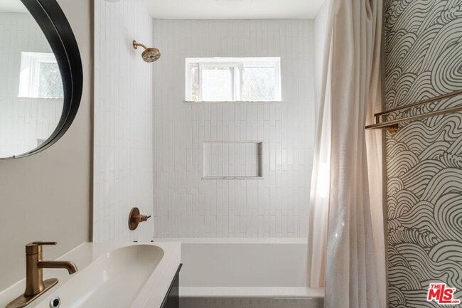 Building Photo - 1428 Holbrook St