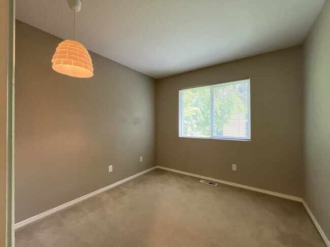 Building Photo - Beautiful 5BD/3BA Home with Soaking Tub, Island Kitchen & Attached 2-Car Garage
