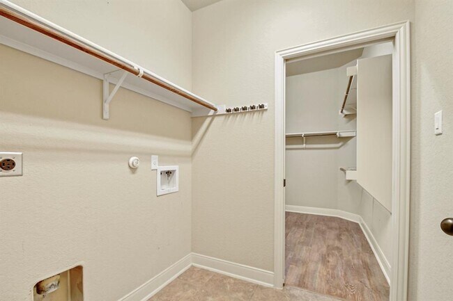 Building Photo - 136 Gruene Haven