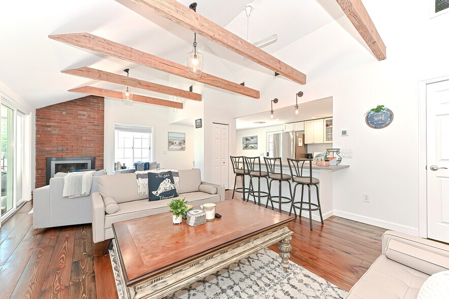 Building Photo - 8 Cutlass Ln