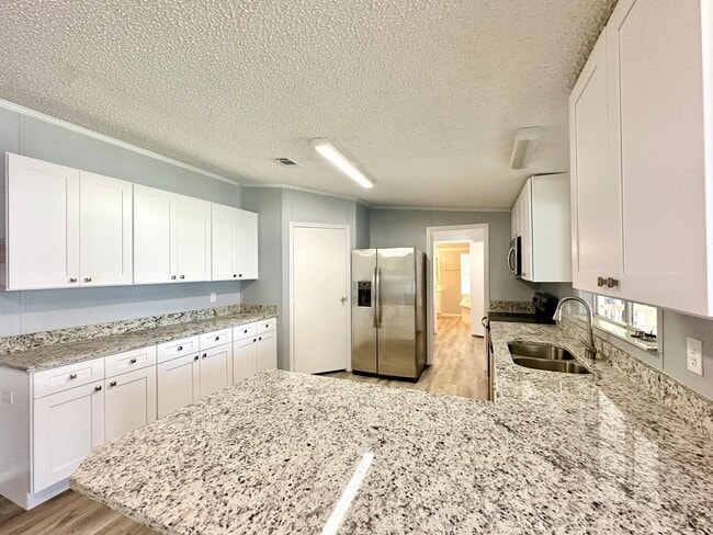 Building Photo - Privacy and Space in this 3/2 Home at the ...