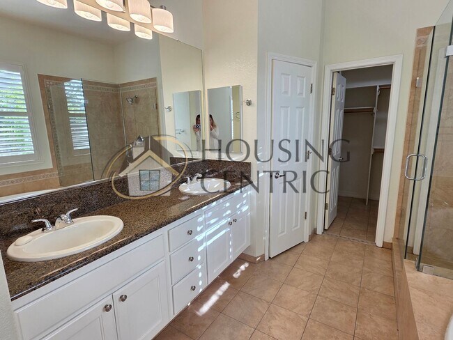 Building Photo - Beautiful Single Story Rental in Gated Serrano Community!