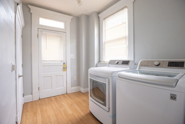 Building Photo - 796 Ebner St