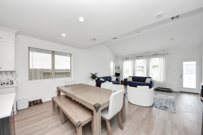Building Photo - 4946 Sky Blf Dr