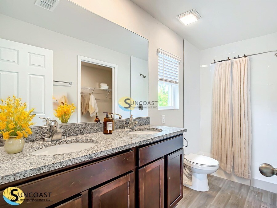 Building Photo - 8608 N Gilovu Dr