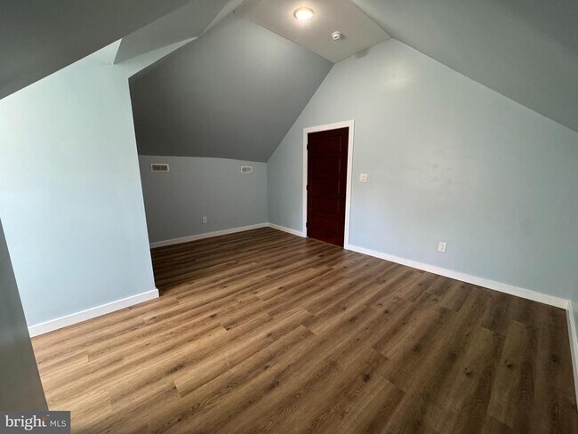 Building Photo - 208 Vineyard Rd