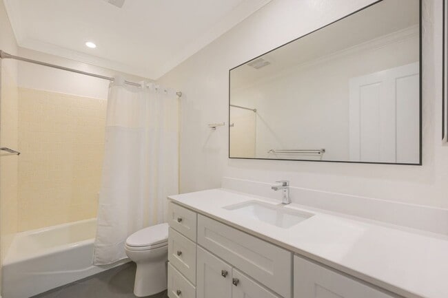 Building Photo - 5 Santa Victoria Ct