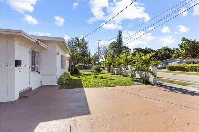 Building Photo - 8031 NW 12th Ct