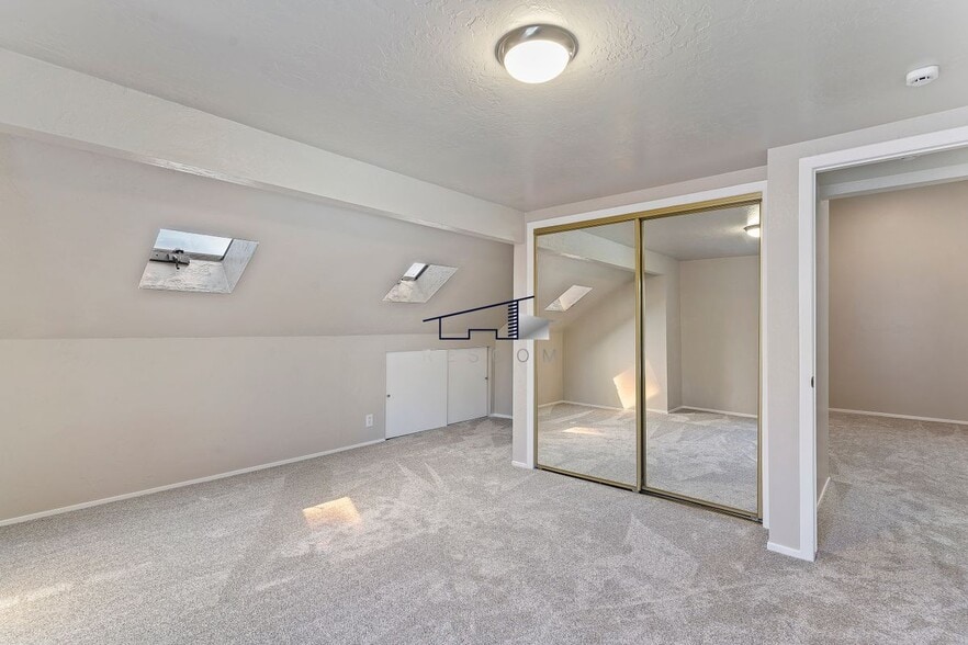 Building Photo - 26 White Barn Dr