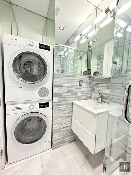 Building Photo - Mott Street