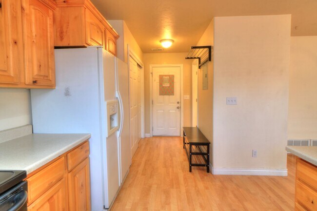 Building Photo - Corner lot with easy access to American Fork and Lehi