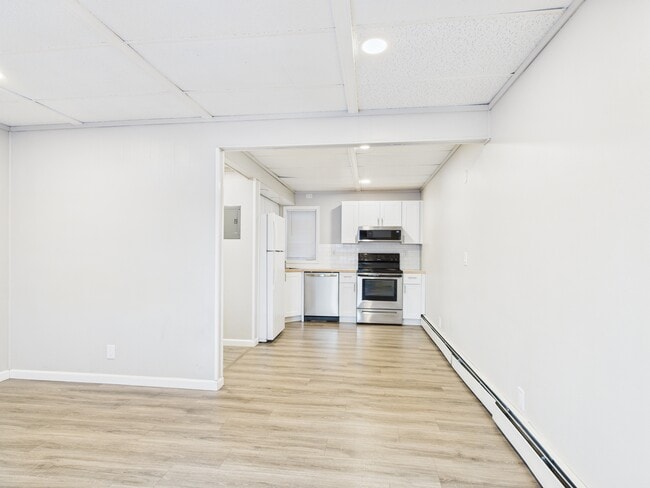 Building Photo - 246 E 7th Ave