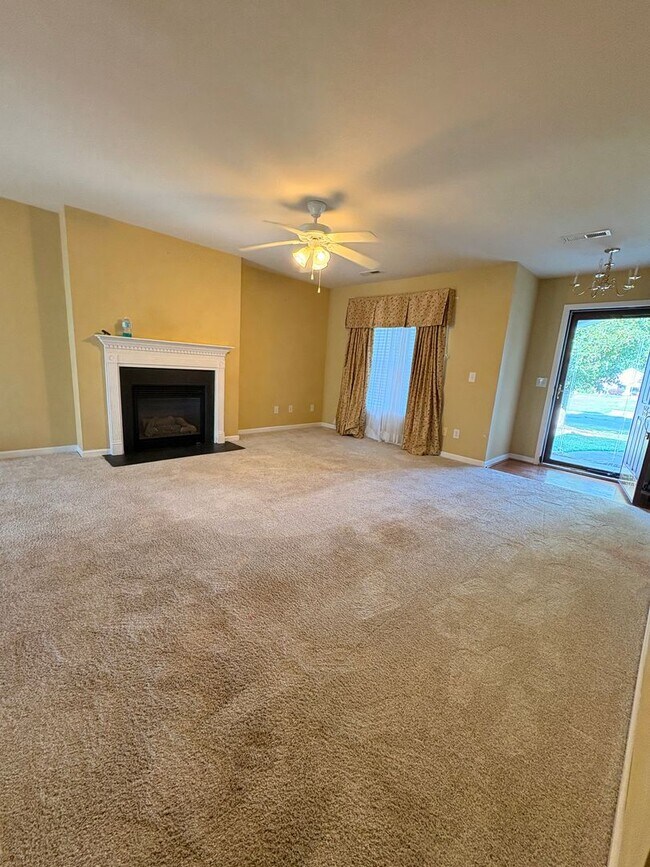 Building Photo - Updated 3 Bedroom Rental