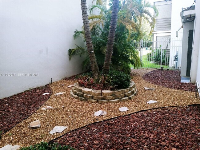 Building Photo - 20400 W Country Club Dr